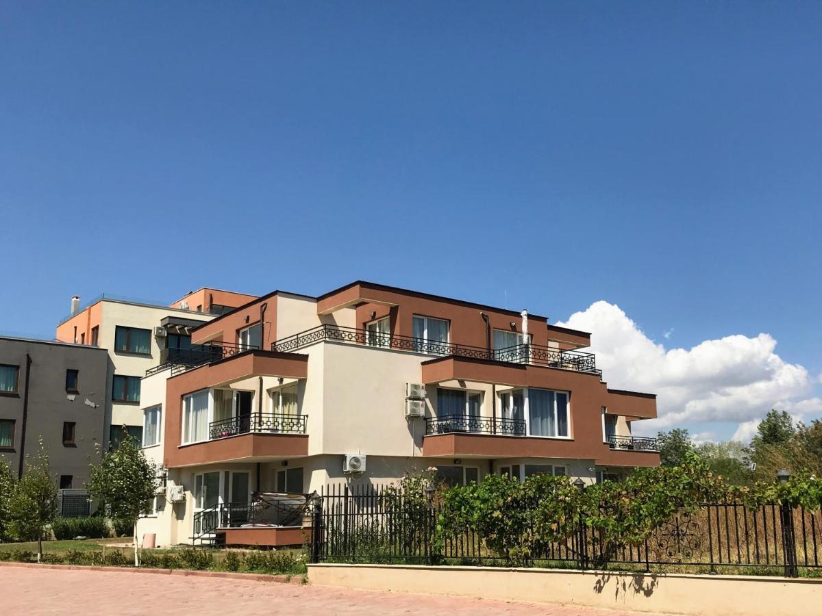 Niko'S Apartments Deluxe 네세부르 외부 사진
